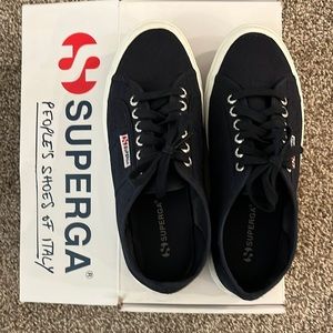 Superga classic navy and white canvas sneaker size 8.5.
